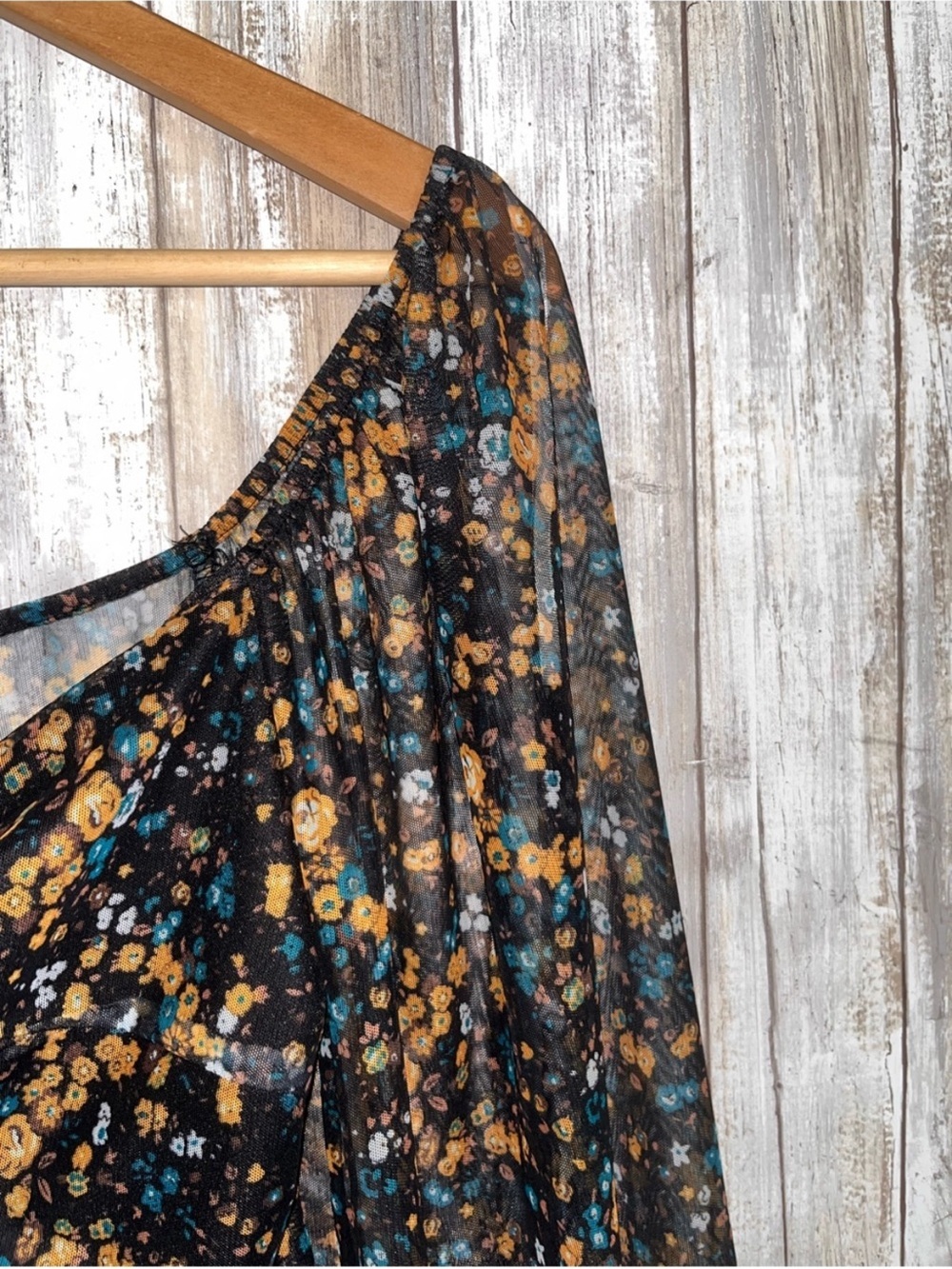 Lulus Black Floral Twist Front Sheer Sleeve Bodysuit Size Large - Picture 3 of 7